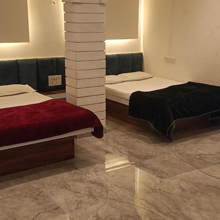 Maharaja Guest House Nashikkar Akalkot Exterior photo