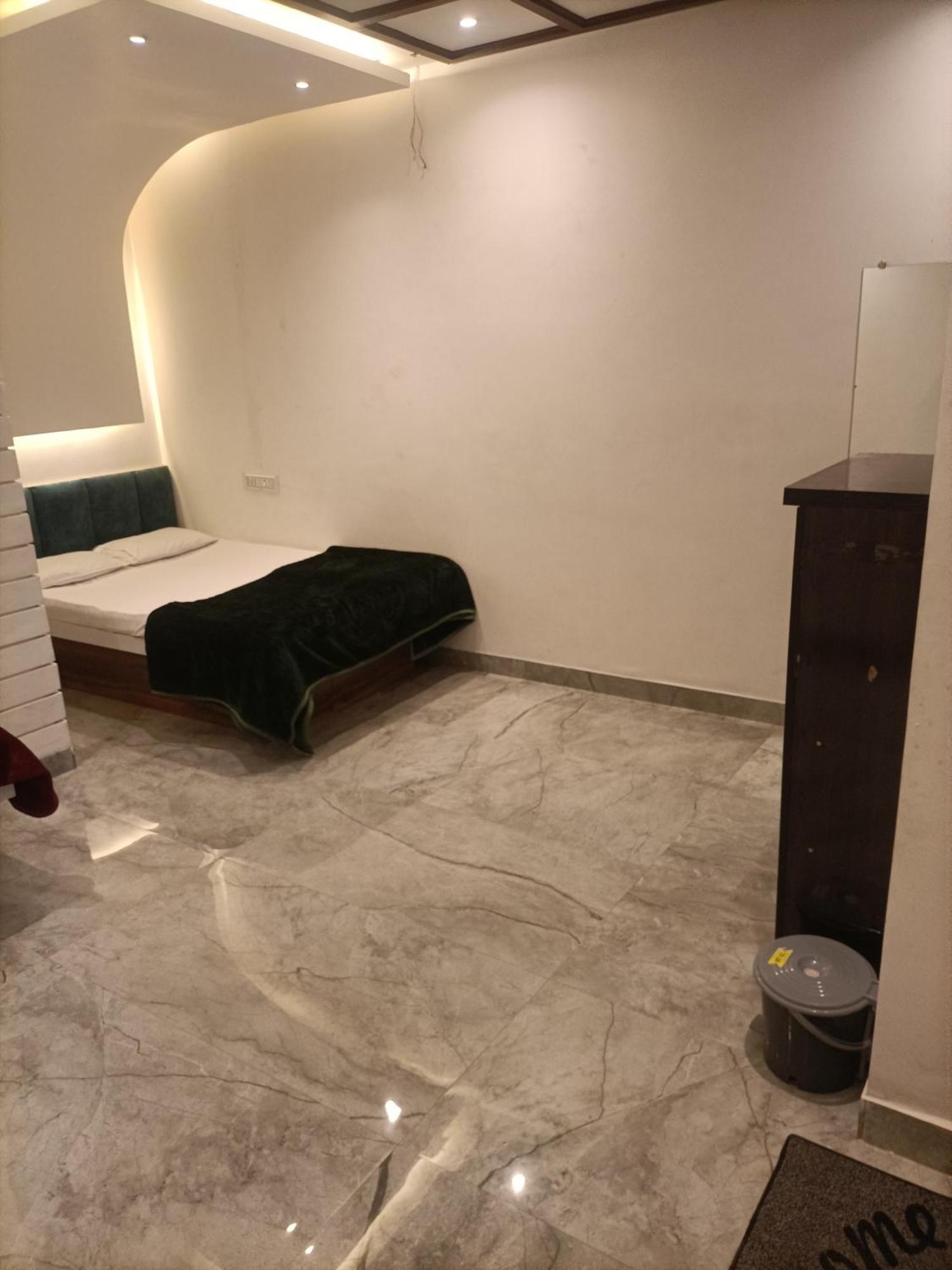 Maharaja Guest House Nashikkar Akalkot Exterior photo